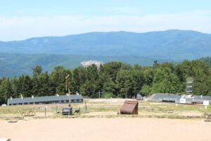 Ein Blick von der obersten Terrasse des Lagers.